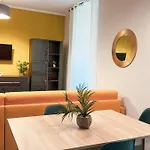 Residenza Santa Anastasia Yellow Balcony And Lift In Piazza Erbe Apartment *