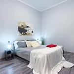 Residenza Santa Anastasia Yellow Balcony And Lift In Piazza Erbe Apartment *