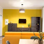 Residenza Santa Anastasia Yellow Balcony And Lift In Piazza Erbe