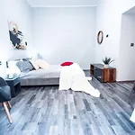 Residenza Santa Anastasia Yellow Balcony And Lift In Piazza Erbe * Verona