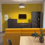 Residenza Santa Anastasia Yellow Balcony And Lift In Piazza Erbe Apartment *