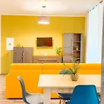 Apartment Residenza Santa Anastasia Yellow Balcony And Lift In Piazza Erbe *