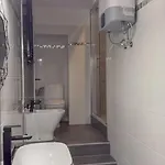 Apartment Residenza Santa Anastasia Yellow Balcony And Lift In Piazza Erbe Verona