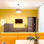 Residenza Santa Anastasia Yellow Balcony And Lift In Piazza Erbe Apartment