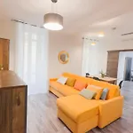Apartment Residenza Santa Anastasia Yellow Balcony And Lift In Piazza Erbe Verona