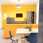 Residenza Santa Anastasia Yellow Balcony And Lift In Piazza Erbe