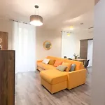 Residenza Santa Anastasia Yellow Balcony And Lift In Piazza Erbe *