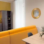 Residenza Santa Anastasia Yellow Balcony And Lift In Piazza Erbe