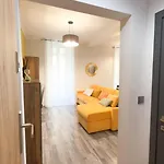 Residenza Santa Anastasia Yellow Balcony And Lift In Piazza Erbe
