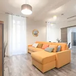 Residenza Santa Anastasia Yellow Balcony And Lift In Piazza Erbe Apartment Verona