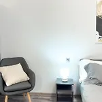 Residenza Santa Anastasia Yellow Balcony And Lift In Piazza Erbe Apartment *