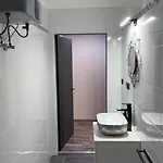 Residenza Santa Anastasia Yellow Balcony And Lift In Piazza Erbe *