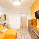 Apartment Residenza Santa Anastasia Yellow Balcony And Lift In Piazza Erbe