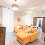 Residenza Santa Anastasia Yellow Balcony And Lift In Piazza Erbe Apartment Verona