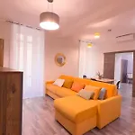 Apartment Residenza Santa Anastasia Yellow Balcony And Lift In Piazza Erbe Verona