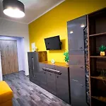 Apartment Residenza Santa Anastasia Yellow Balcony And Lift In Piazza Erbe