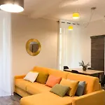 Residenza Santa Anastasia Yellow Balcony And Lift In Piazza Erbe *