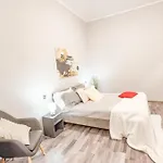 Residenza Santa Anastasia Yellow Balcony And Lift In Piazza Erbe Apartment *