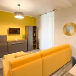 Residenza Santa Anastasia Yellow Balcony And Lift In Piazza Erbe Apartment