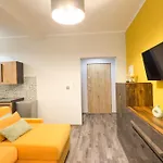 Residenza Santa Anastasia Yellow Balcony And Lift In Piazza Erbe Apartment *