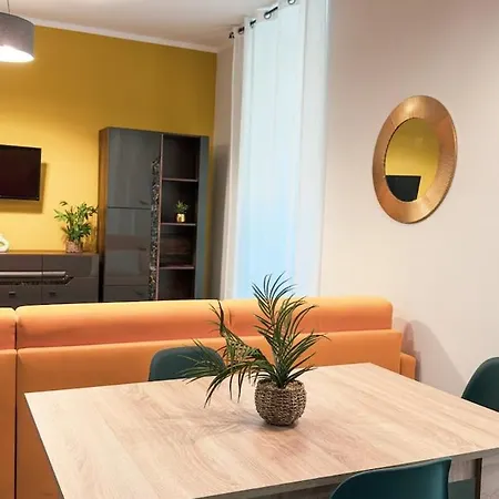 Residenza Santa Anastasia Yellow Balcony And Lift In Piazza Erbe Apartman *