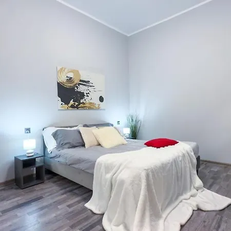 Residenza Santa Anastasia Yellow Balcony And Lift In Piazza Erbe Apartman *