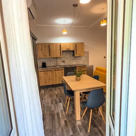 Residenza Santa Anastasia Yellow Balcony And Lift In Piazza Erbe Apartman *