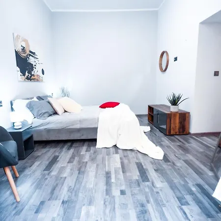 Residenza Santa Anastasia Yellow Balcony And Lift In Piazza Erbe * Verona