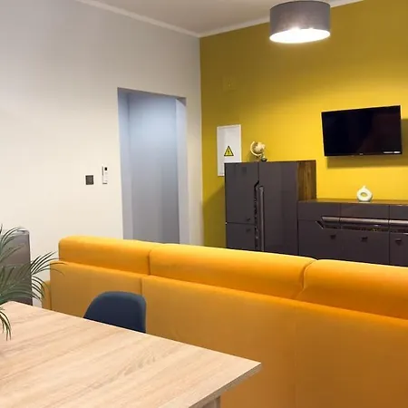 Apartman Residenza Santa Anastasia Yellow Balcony And Lift In Piazza Erbe Verona