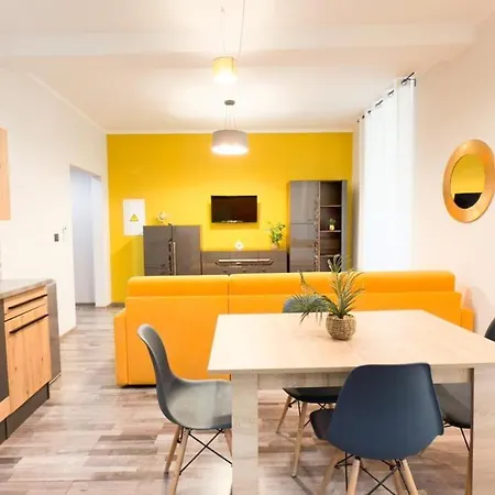 Residenza Santa Anastasia Yellow Balcony And Lift In Piazza Erbe Apartman *