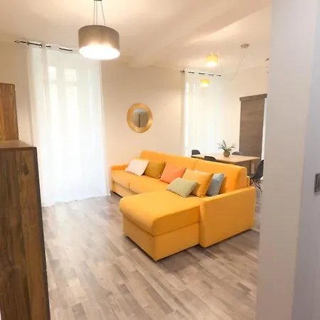 Residenza Santa Anastasia Yellow Balcony And Lift In Piazza Erbe Apartman *