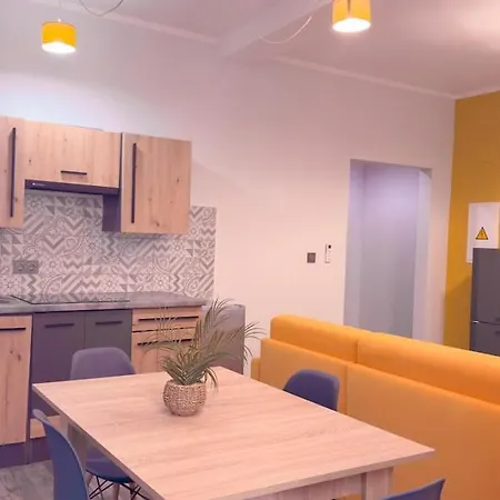 Residenza Santa Anastasia Yellow Balcony And Lift In Piazza Erbe Apartment Verona