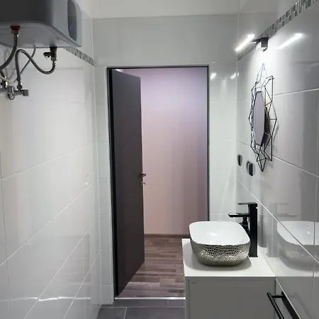 Residenza Santa Anastasia Yellow Balcony And Lift In Piazza Erbe *