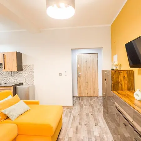 Apartman Residenza Santa Anastasia Yellow Balcony And Lift In Piazza Erbe
