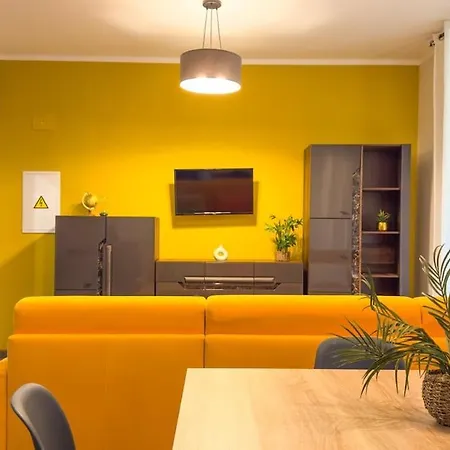 Residenza Santa Anastasia Yellow Balcony And Lift In Piazza Erbe