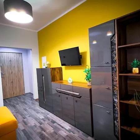 Apartman Residenza Santa Anastasia Yellow Balcony And Lift In Piazza Erbe