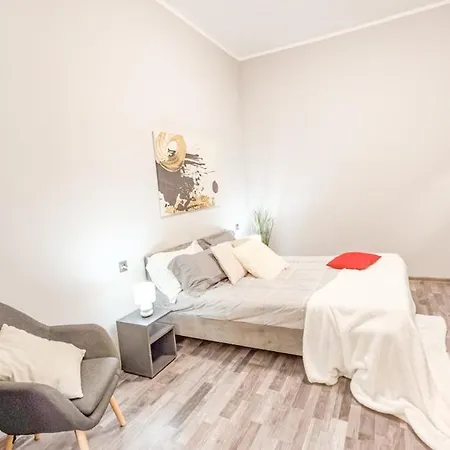 Residenza Santa Anastasia Yellow Balcony And Lift In Piazza Erbe Apartman *