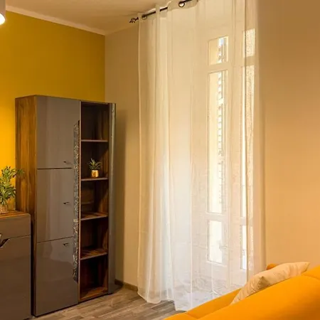 Residenza Santa Anastasia Yellow Balcony And Lift In Piazza Erbe