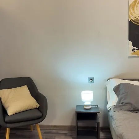 Apartment Residenza Santa Anastasia Yellow Balcony And Lift In Piazza Erbe Verona